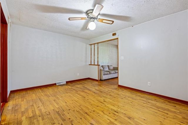4905 Oakland Avenue, Kansas City, KS 66102