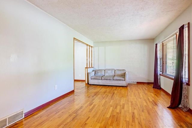 4905 Oakland Avenue, Kansas City, KS 66102