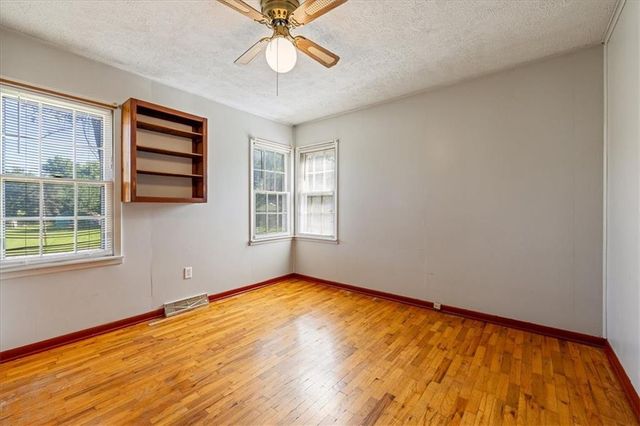 4905 Oakland Avenue, Kansas City, KS 66102