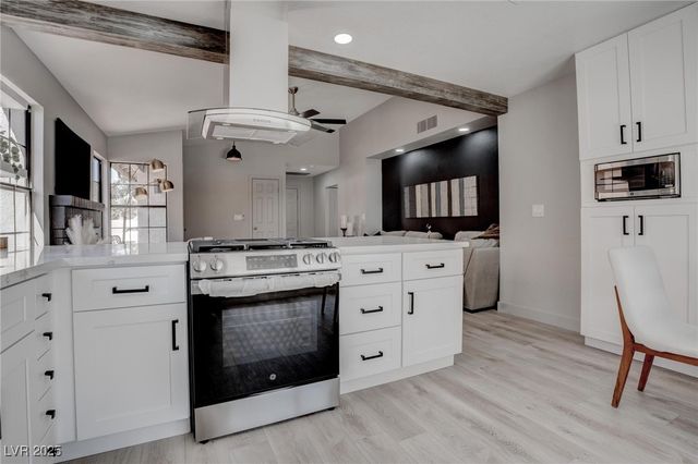 657 Thousand Oaks Drive, Las Vegas, NV 89123