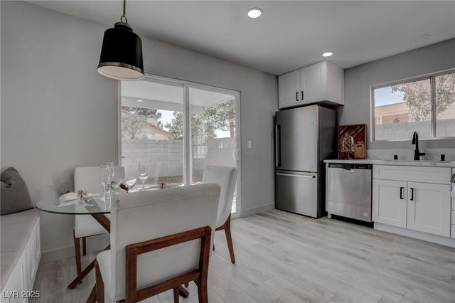 657 Thousand Oaks Drive, Las Vegas, NV 89123