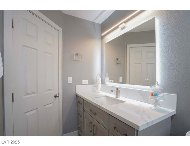 657 Thousand Oaks Drive, Las Vegas, NV 89123