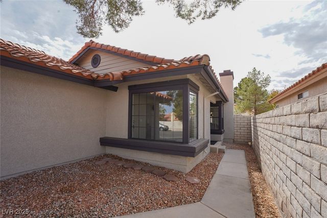 657 Thousand Oaks Drive, Las Vegas, NV 89123