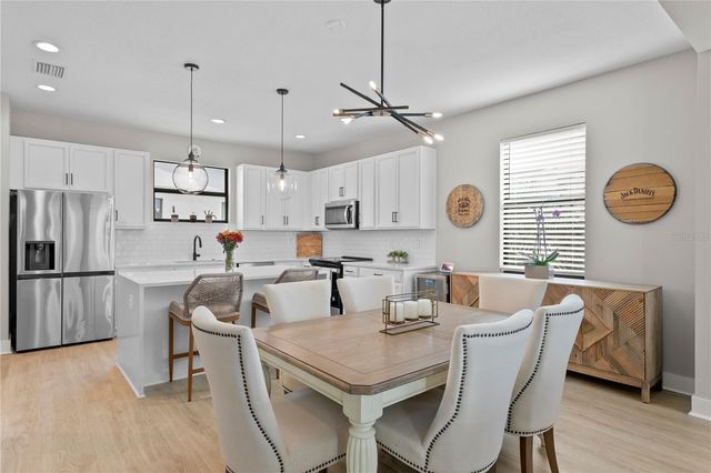 2560 12TH TERRACE N, St Petersburg, FL 33713