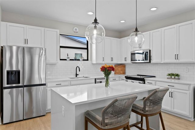 2560 12TH TERRACE N, St Petersburg, FL 33713