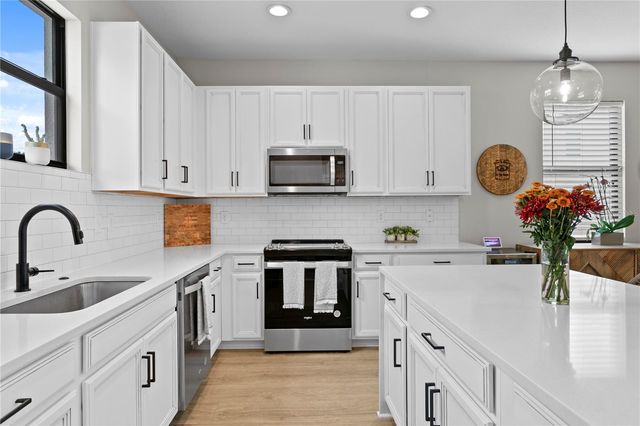 2560 12TH TERRACE N, St Petersburg, FL 33713