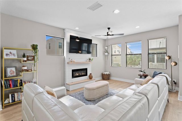 2560 12TH TERRACE N, St Petersburg, FL 33713