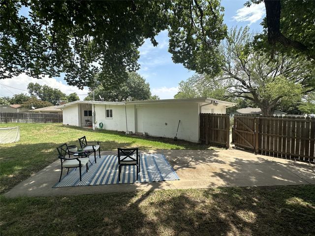 5736 Wedgmont Circle N, Fort Worth, TX 76133