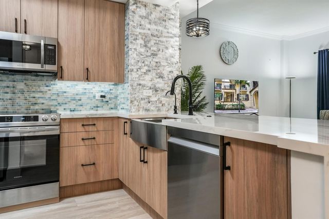 2609 NE 14th Avenue 114, Wilton Manors, FL 33334