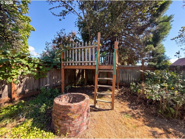220 Ne CAMBRIDGE Cir, Corvallis, OR 97330