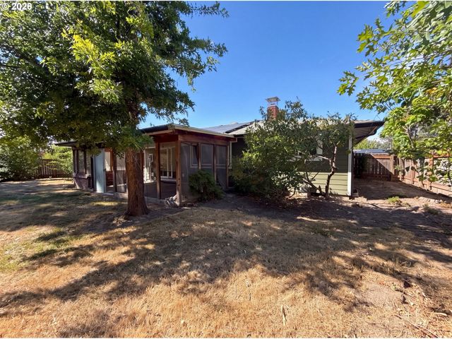 220 Ne CAMBRIDGE Cir, Corvallis, OR 97330