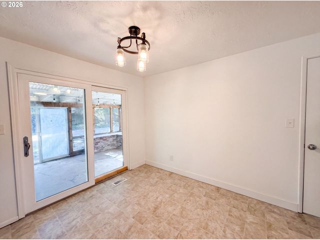 220 Ne CAMBRIDGE Cir, Corvallis, OR 97330