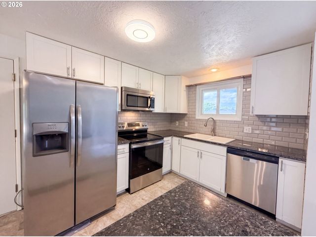 220 Ne CAMBRIDGE Cir, Corvallis, OR 97330