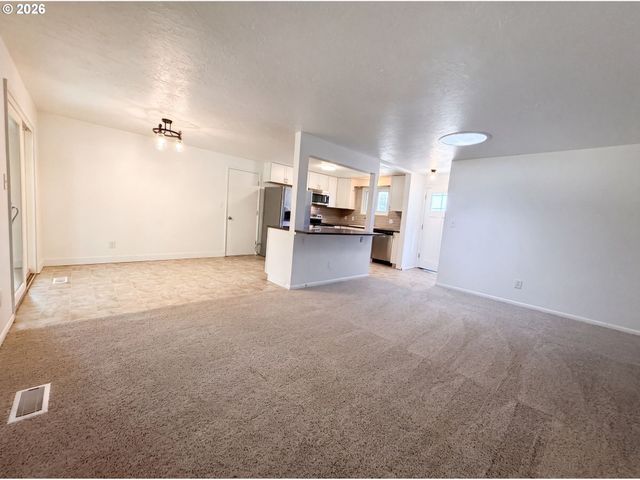 220 Ne CAMBRIDGE Cir, Corvallis, OR 97330