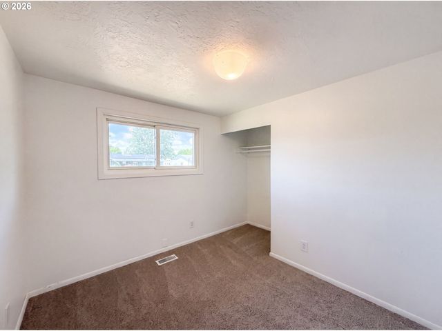 220 Ne CAMBRIDGE Cir, Corvallis, OR 97330