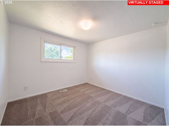 220 Ne CAMBRIDGE Cir, Corvallis, OR 97330
