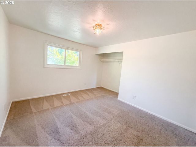 220 Ne CAMBRIDGE Cir, Corvallis, OR 97330
