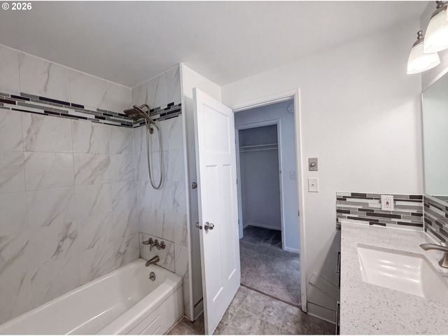 220 Ne CAMBRIDGE Cir, Corvallis, OR 97330