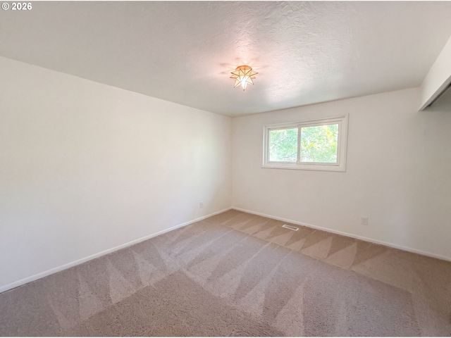220 Ne CAMBRIDGE Cir, Corvallis, OR 97330