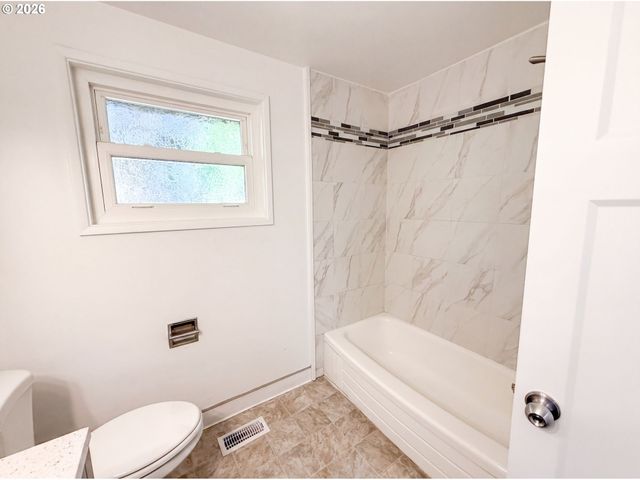 220 Ne CAMBRIDGE Cir, Corvallis, OR 97330