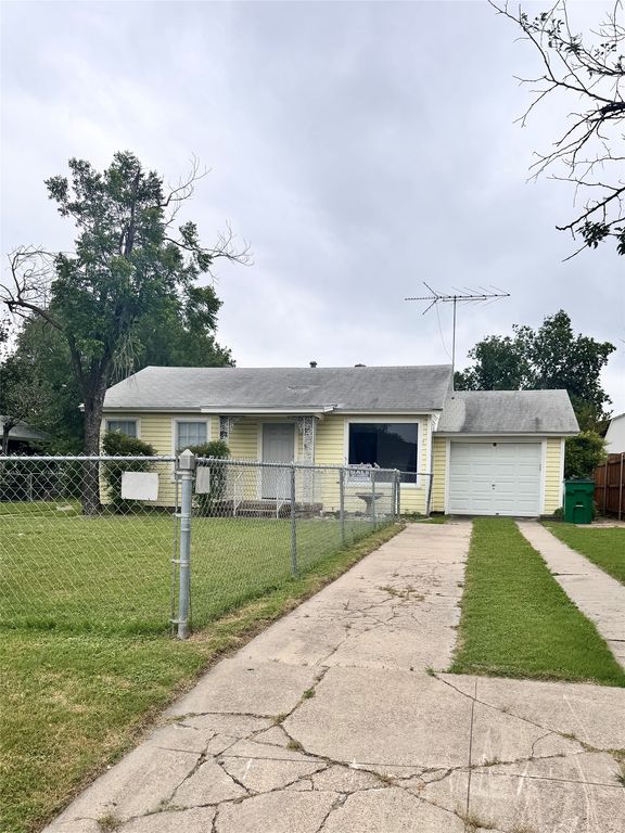 5113 Flagstone Drive, Sansom Park, TX 76114