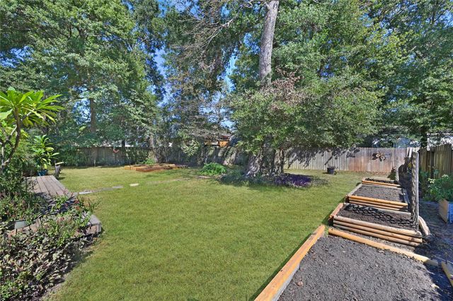 131 Kellyn Oaks Drive, Conroe, TX 77306