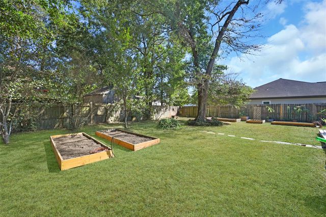 131 Kellyn Oaks Drive, Conroe, TX 77306