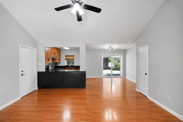 131 Kellyn Oaks Drive, Conroe, TX 77306