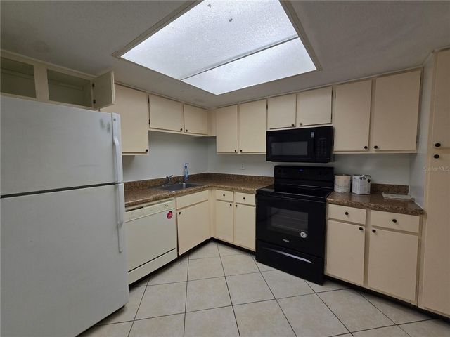 561 FAIRWAYS CIRCLE A, Ocala, FL 34472