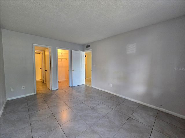 561 FAIRWAYS CIRCLE A, Ocala, FL 34472