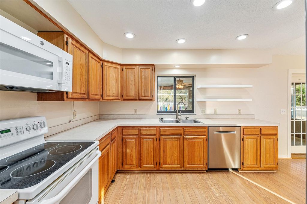 Image 19 of property listing at 10217 SW 74TH TERRACE, Ocala, FL 34476