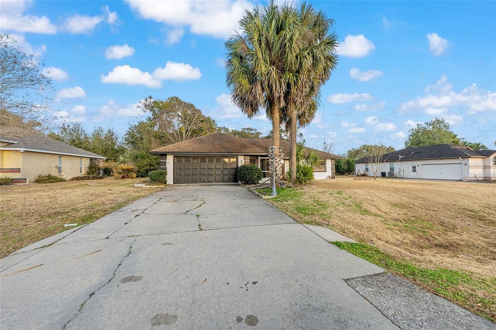 Image 5 of property listing at 10217 SW 74TH TERRACE, Ocala, FL 34476