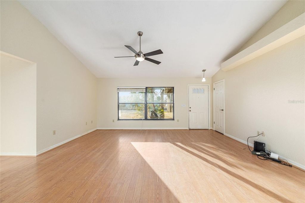 Image 10 of property listing at 10217 SW 74TH TERRACE, Ocala, FL 34476
