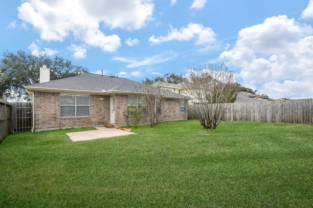 4527 Green Fawn Lane, Fresno, TX 77545