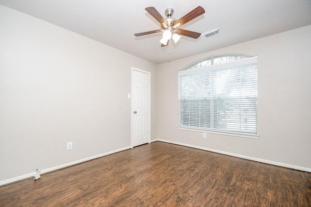 4527 Green Fawn Lane, Fresno, TX 77545