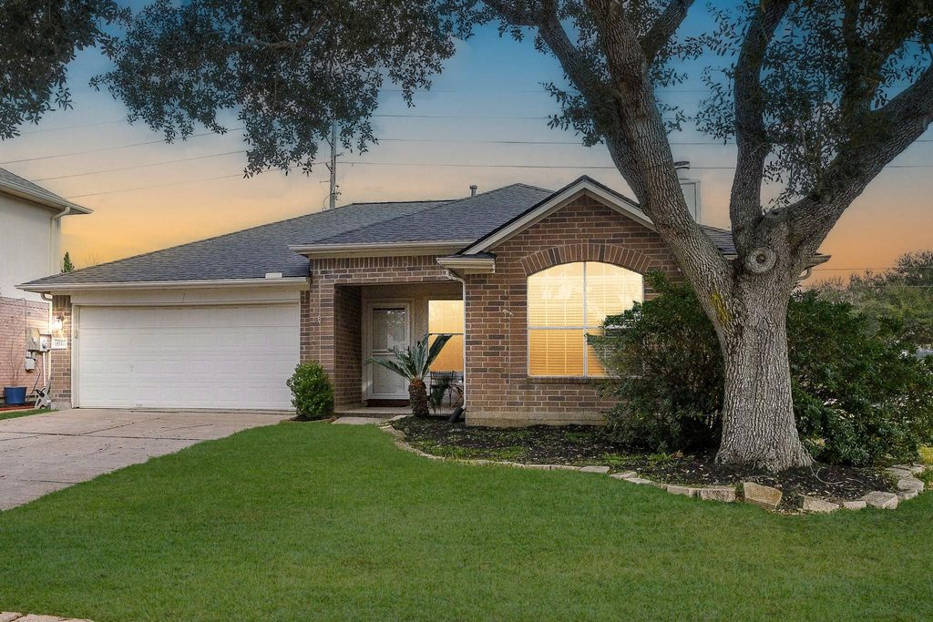 4527 Green Fawn Lane, Fresno, TX 77545