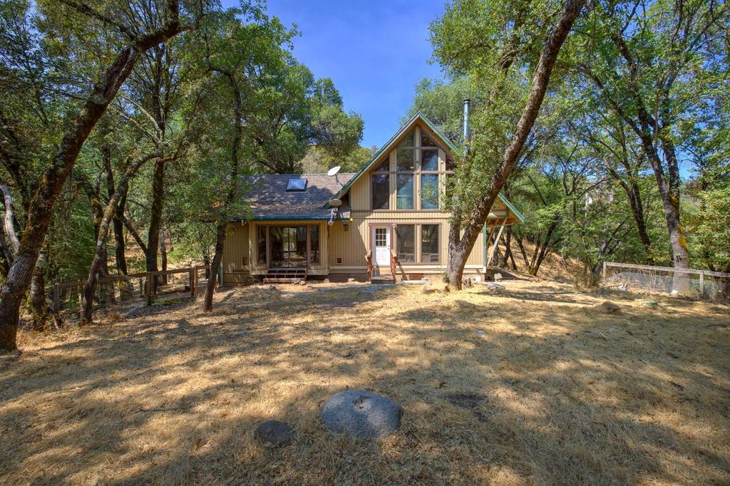 22684 Dog Bar Rd, Grass Valley, CA 95949