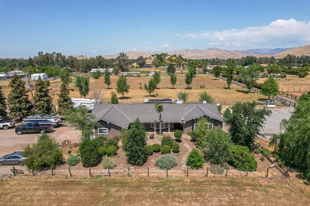 20794 E Weldon Avenue, Sanger, CA 93657