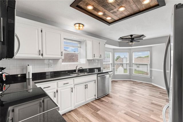 813 Ridgeview Street, Grain Valley, MO 64029