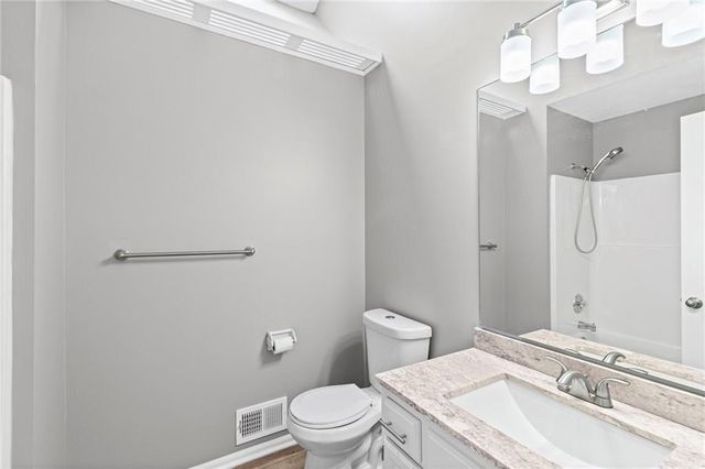 813 Ridgeview Street, Grain Valley, MO 64029