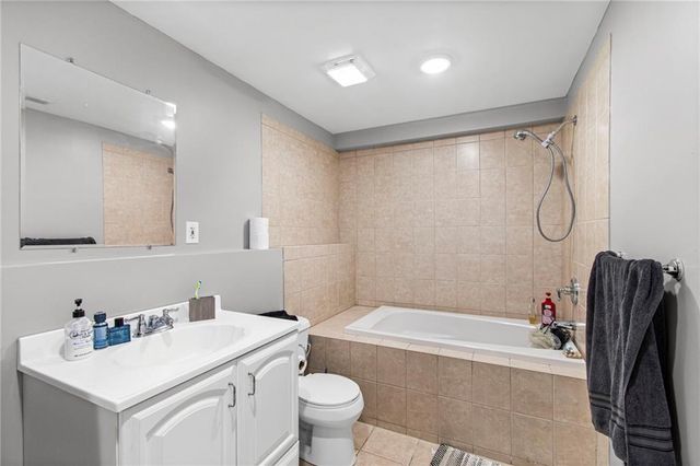 813 Ridgeview Street, Grain Valley, MO 64029