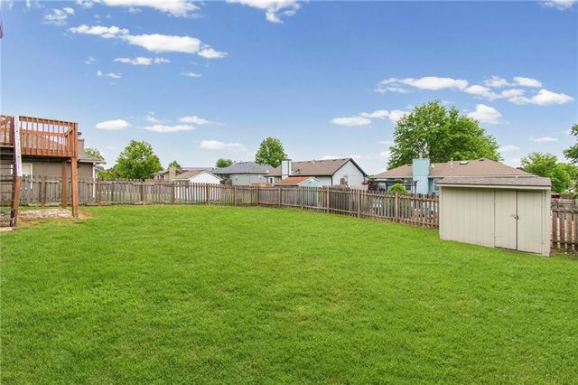 813 Ridgeview Street, Grain Valley, MO 64029