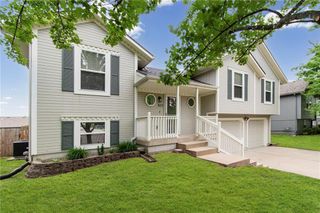 813 Ridgeview Street, Grain Valley, MO 64029