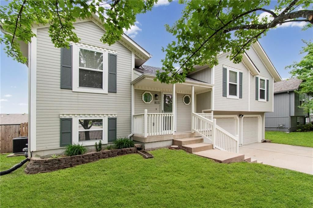 813 Ridgeview Street, Grain Valley, MO 64029