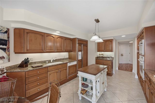 6597 Nicholas BLVD E 405, Naples, FL 34108
