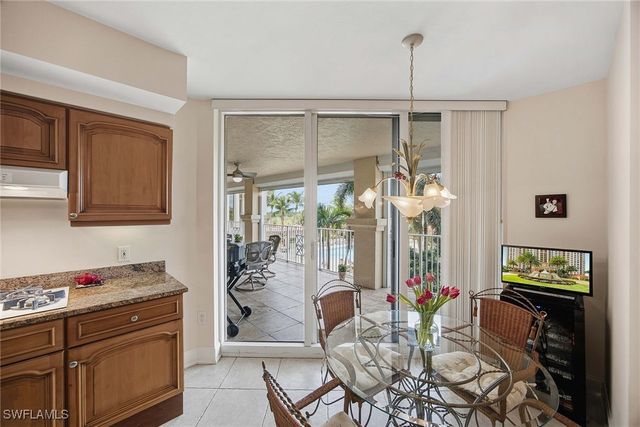 6597 Nicholas BLVD E 405, Naples, FL 34108