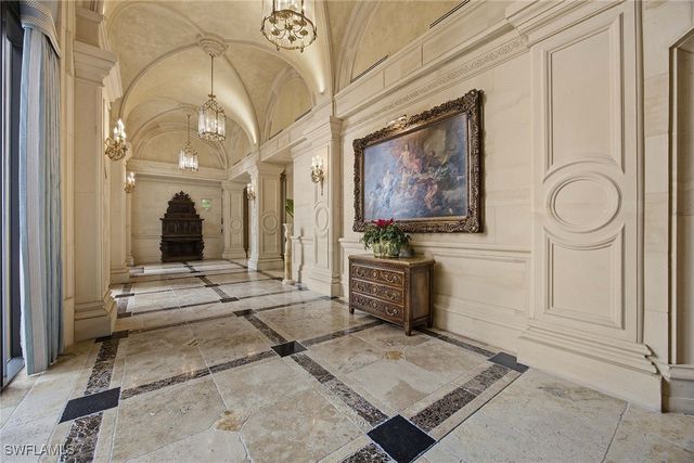 6597 Nicholas BLVD E 405, Naples, FL 34108