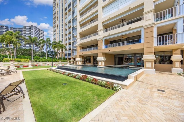 6597 Nicholas BLVD E 405, Naples, FL 34108