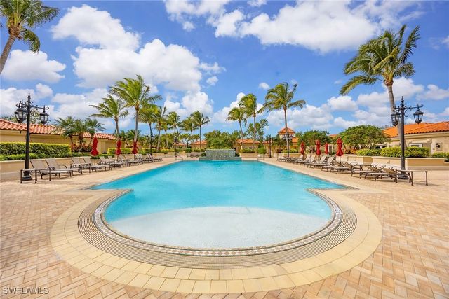 6597 Nicholas BLVD E 405, Naples, FL 34108