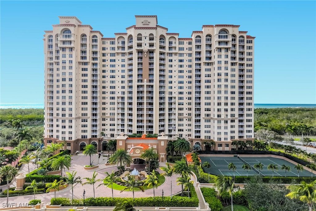 6597 Nicholas BLVD E 405, Naples, FL 34108